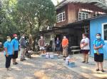 ลงพื้นที่แจกถุงยังชีพให้กับผู้ป่วยโรคโควิด-19...